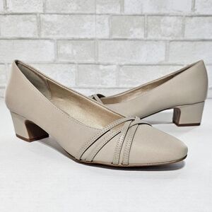 Easy Street Wallis Pumps Light Beige Size 9.5